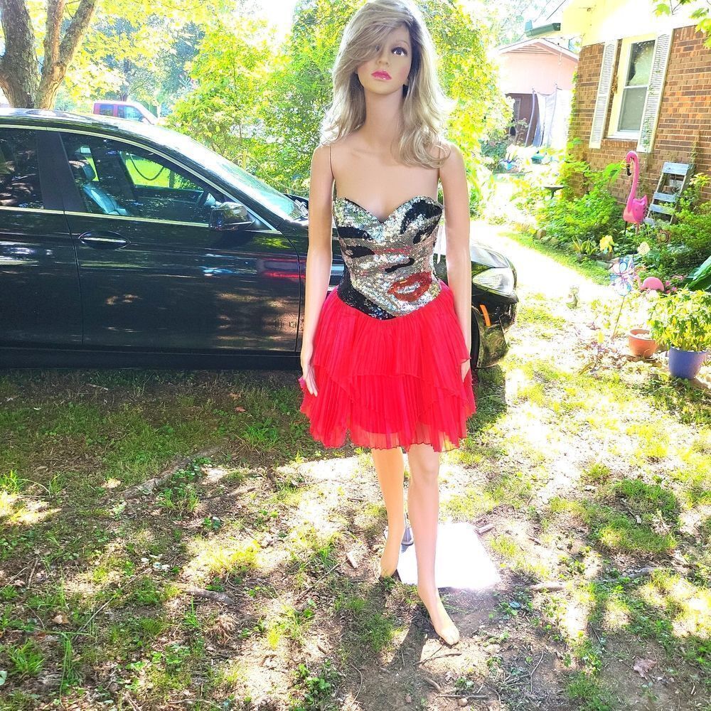 A prom, pageant dress